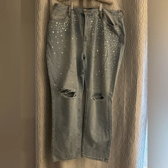 Brand New Fashion Nova light wash straight leg studded jeans - Picture 3 of 4